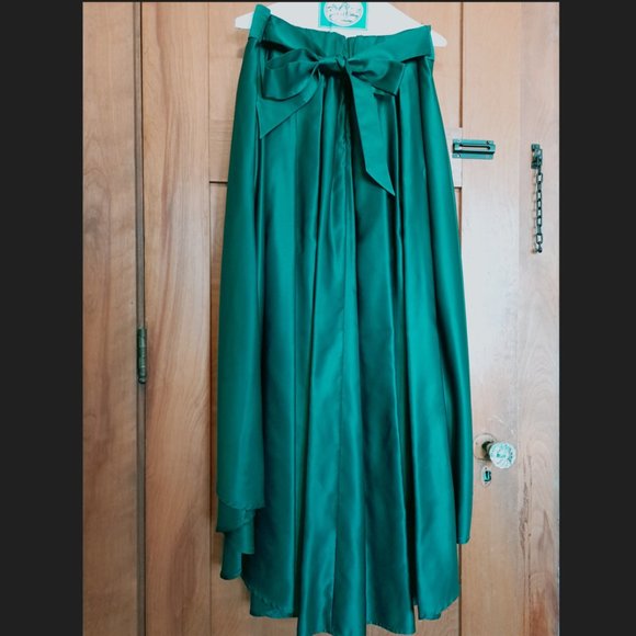 AKIRA Chicago - Black Label - Emerald Green High Low Skirt - Picture 4 of 5